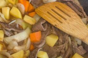 Nikujaga (beef and potatoes)
